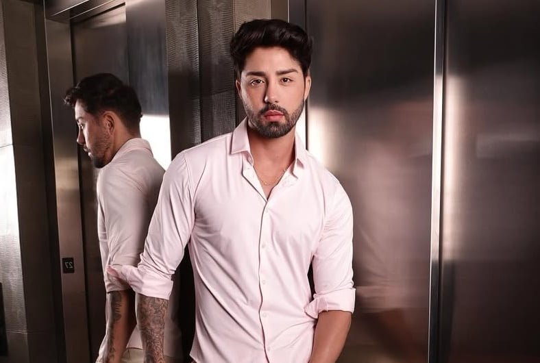 Rico Melquiades está neste momento em uma mesa de cirurgia e promete ficar irreconhecível